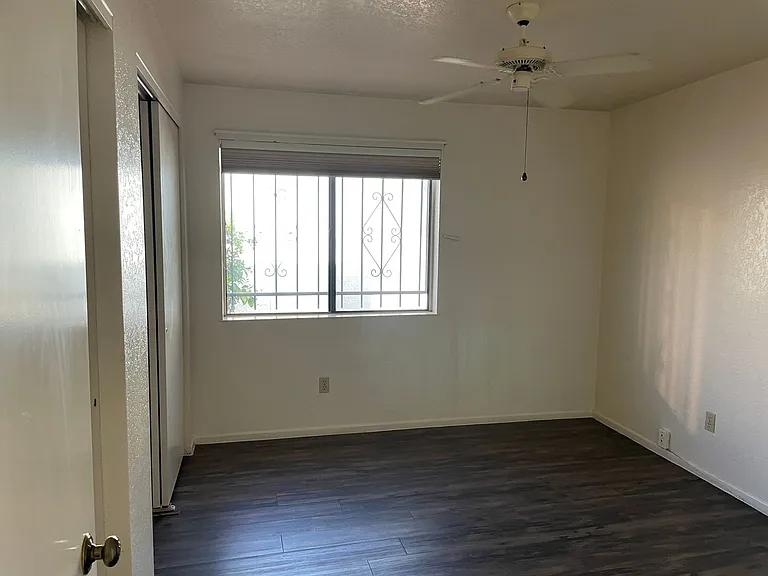 716 N Hayden Dr — Photo 12
