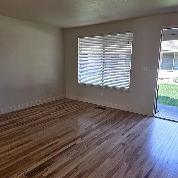 300 Shafer Ln #I3 — Photo 15