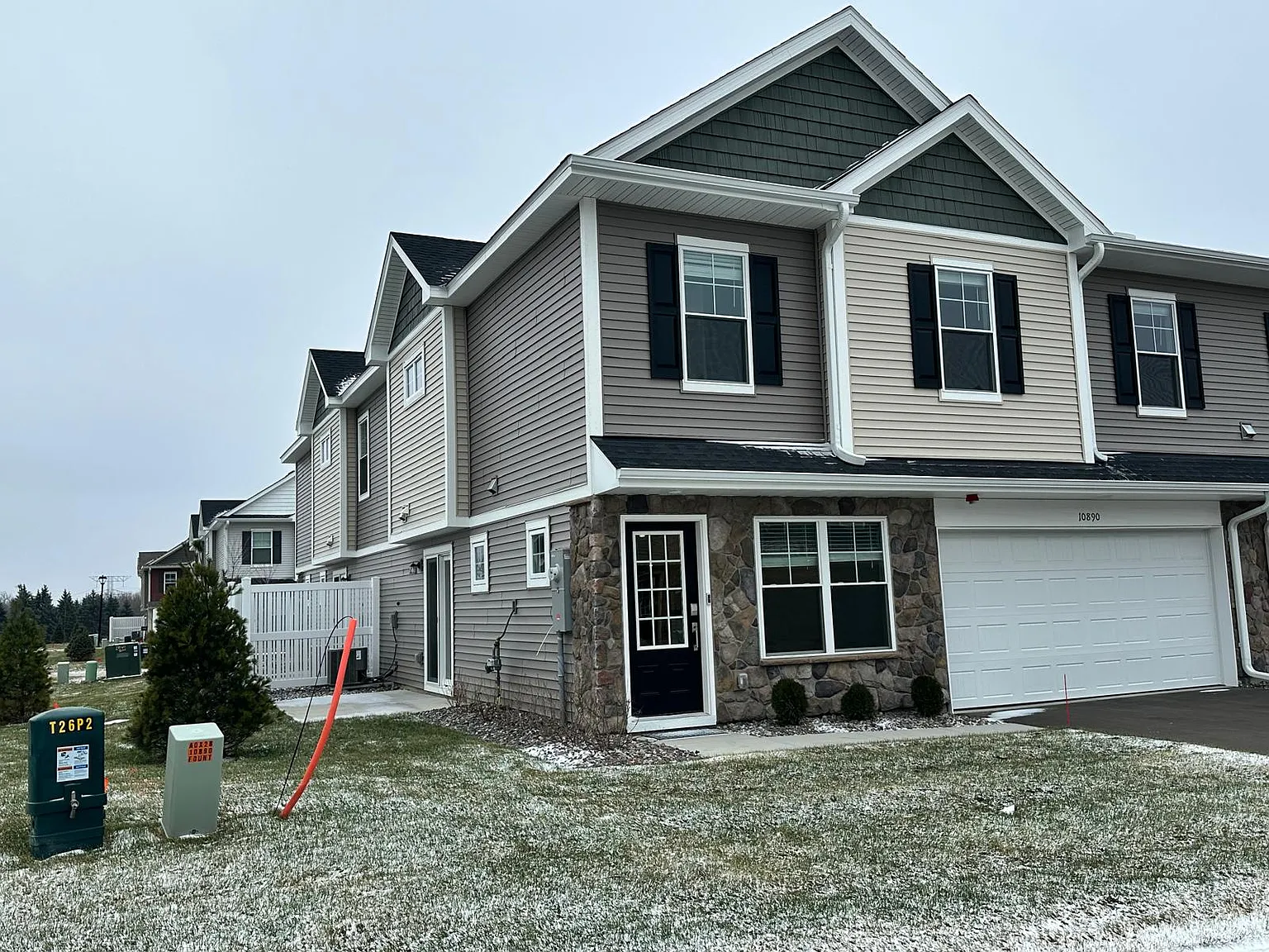 3 bed, 1800 sqft, $2,599 — Photo 2