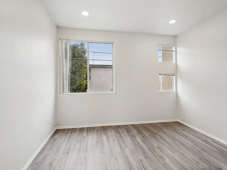4532 Murietta Ave — Photo 32