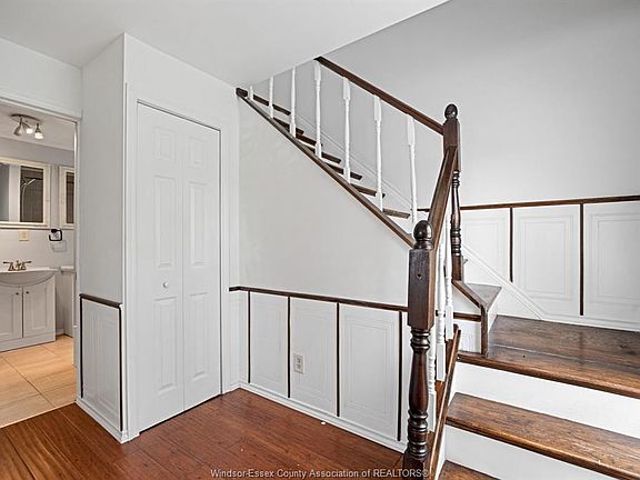 3rd image of 550 Capitol St