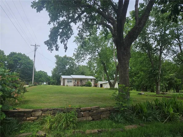14106 College Rd, Lincoln, AR 72717