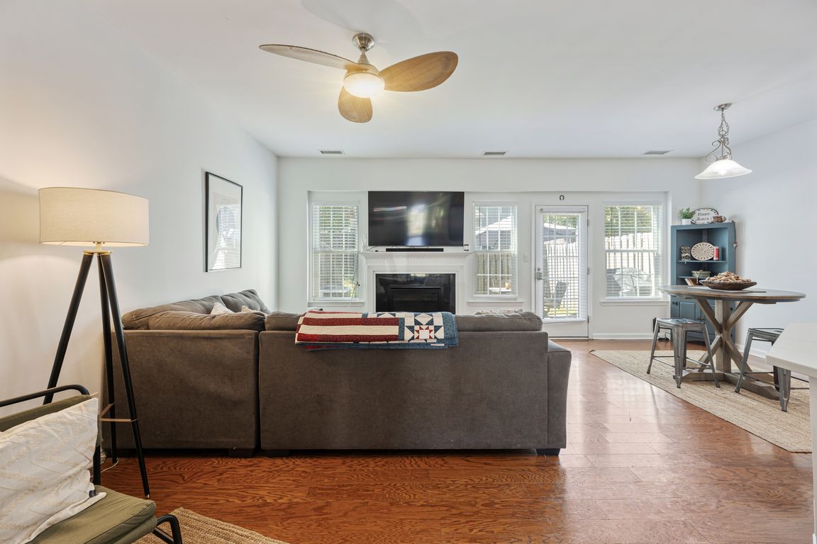 next background image