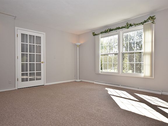 3rd image of 1020 W Moreland Blvd