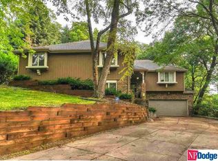 819 Hidden Hills Dr, Bellevue, NE 68005