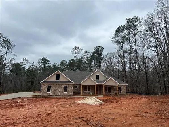 1258 Cummings Rd, Smiths Station, AL 36877