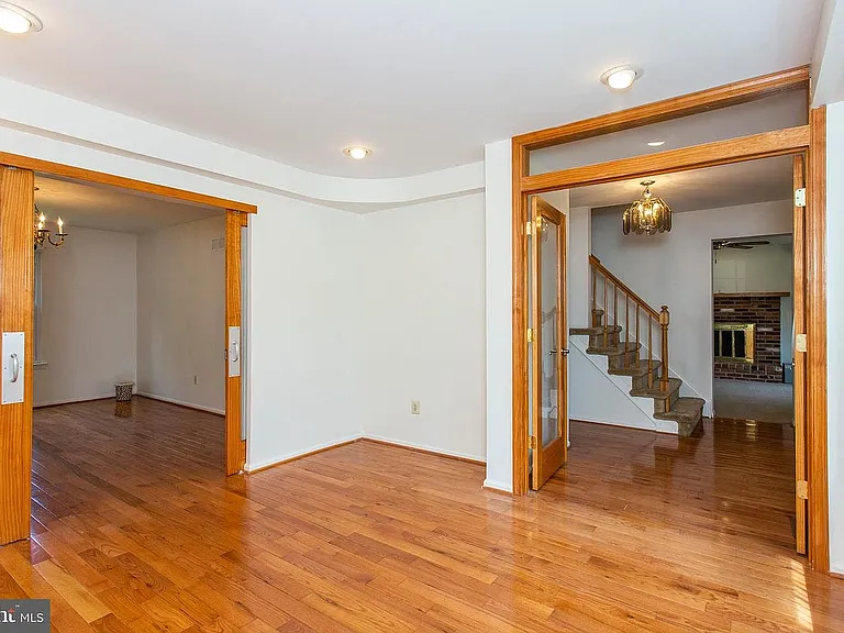 1112 Evergreen Ave — Photo 3