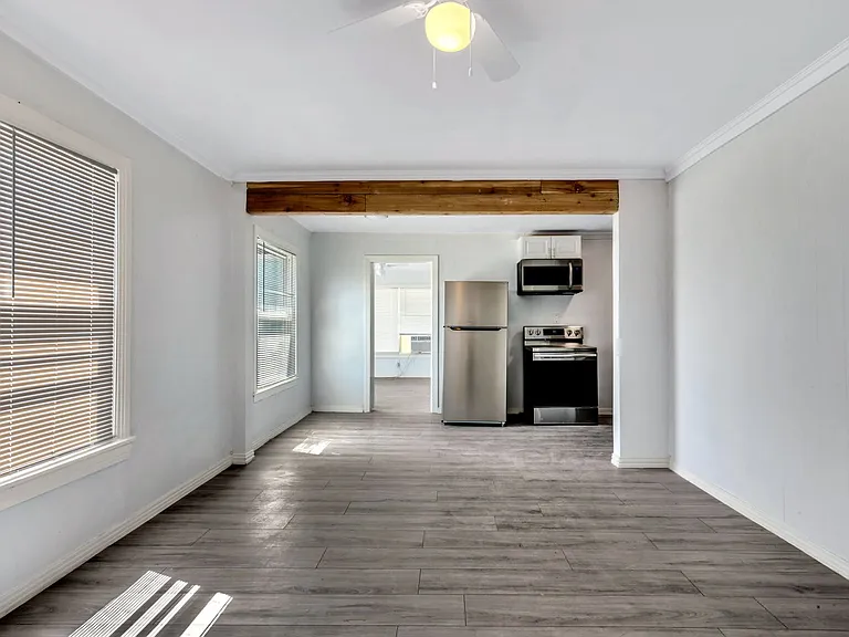 305 N Robinson St — Photo 34