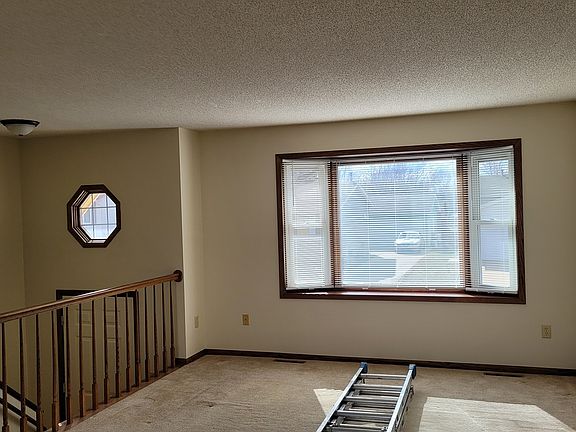 Living room (upper level)