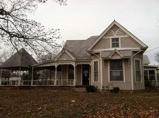 1208 N Mill St, Bowie, TX 76230