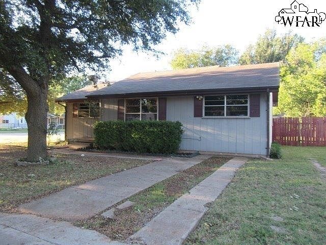 1st image of 2917 Featherston Ave