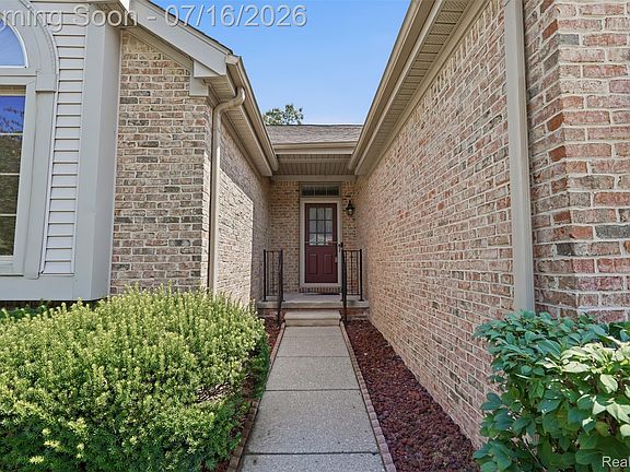 2nd image of 309 Pineknoll Ct