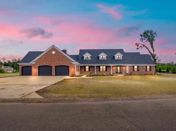 5217 Green Pine Ln, Kalamazoo, MI 49009