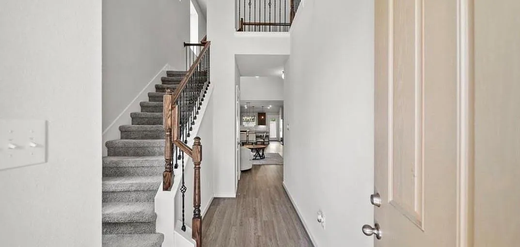 3 bed, 2.5 bath, 2128 sqft, $2,800 — Photo 2
