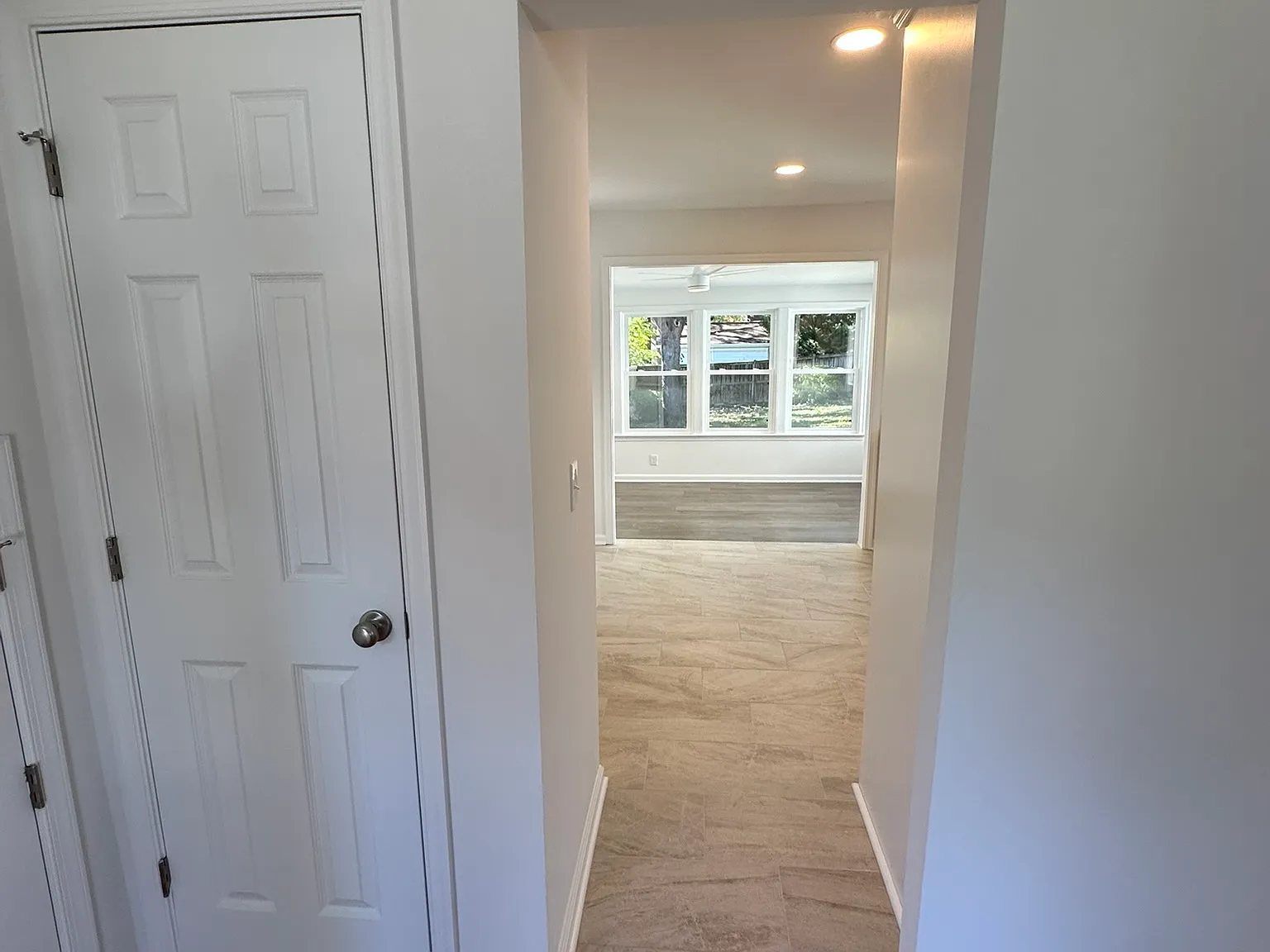 3 bed, 1.5 bath, 1200 sqft, $2,500 — Photo 3