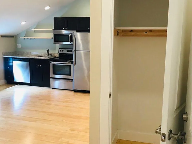 2733 Woodburn Ave #402 — Photo 5