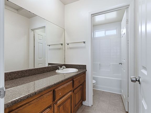 4th image of 726 K St #A & B
