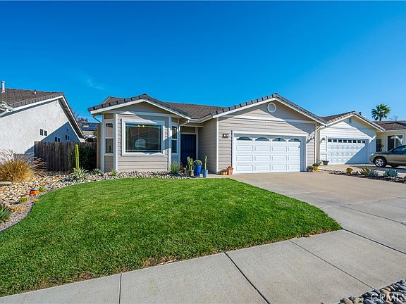 2nd image of 121 Headwaters Rd