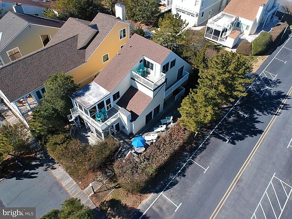 2nd image of 101 Cedarwood St