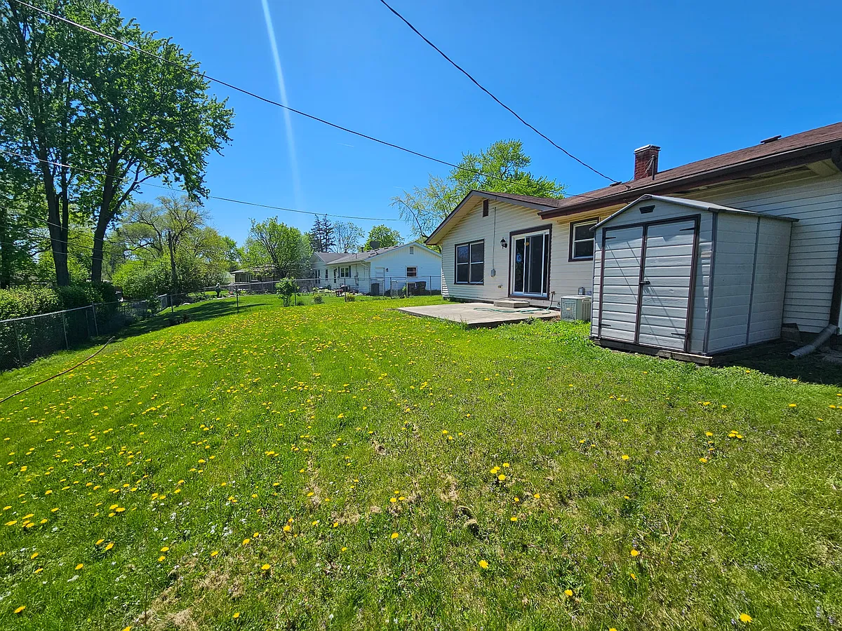 Building Photo - 393 Sioux Ln