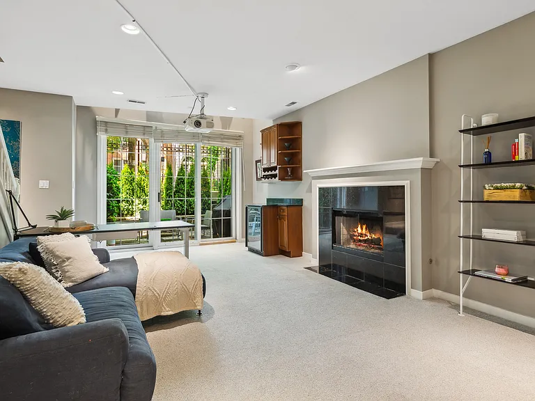 1411 N Mohawk St #1 — Photo 14