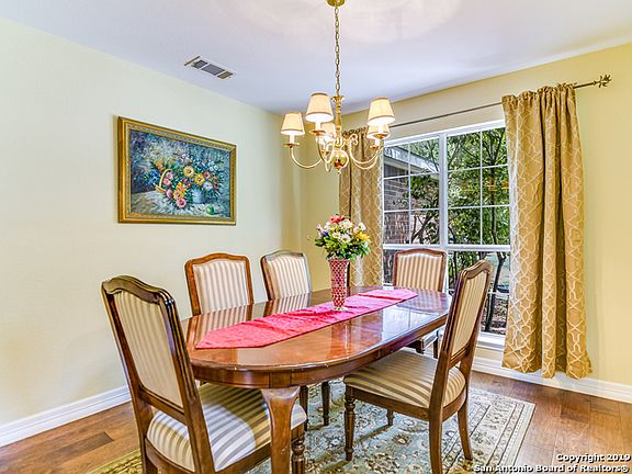 3rd image of 3513 Peachtree Ln