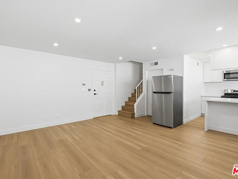 4354 McLaughlin Ave #103 — Photo 2