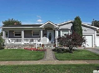 395 E Lake Ave, Massapequa Park, NY 11762