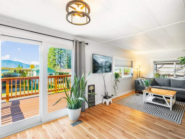 302 School Rd #12, Hope, ID 83836