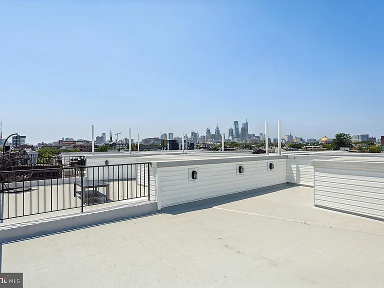 1115 N American St #B6 — Photo 16
