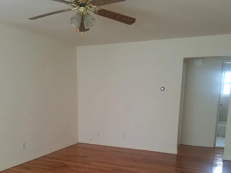 Christopher Court — Photo 4