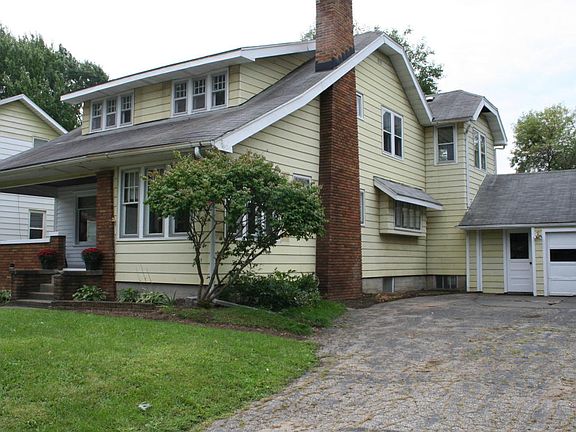 4th image of 406 Elmwood St NE