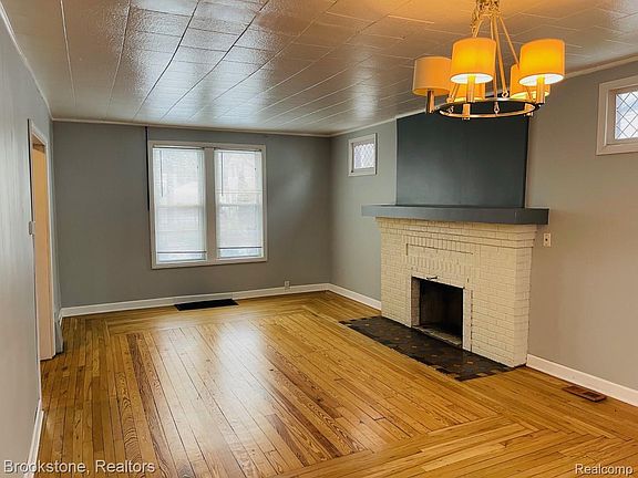 3rd image of 1256 Franklin Rd