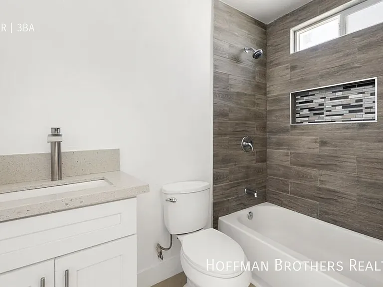 647 W 97th St — Photo 7