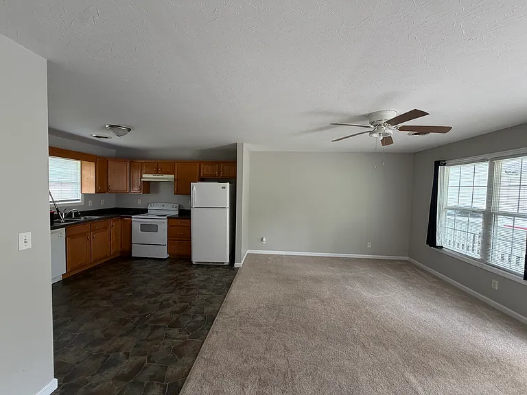 283 Veterans Memorial Hwy #9 — Photo 3