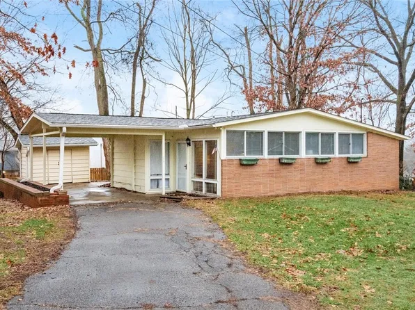 2424 Glen Dr, Zanesville, OH 43701