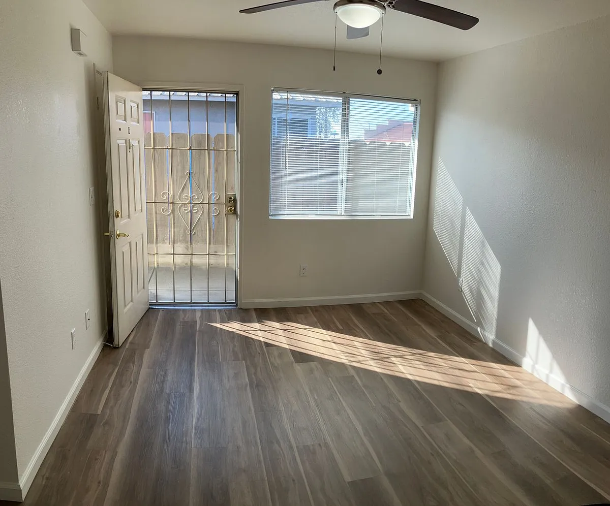 Building Photo - 6908 Elm St #6