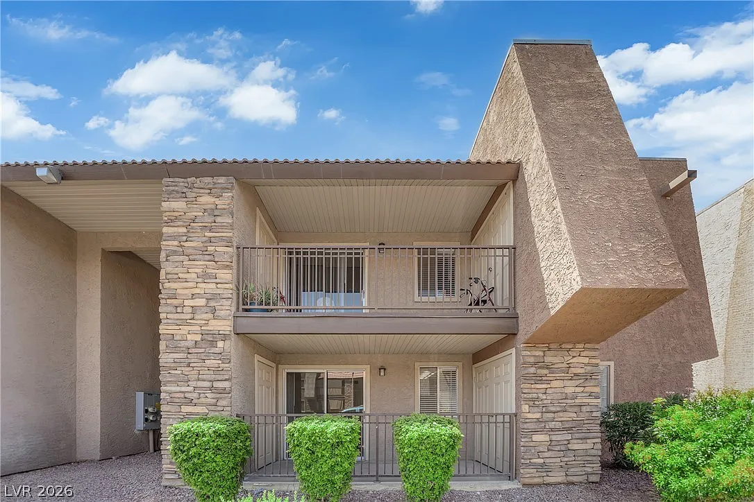 1 bed, 1.0 bath, 978 sqft, $1,200 — Photo 1