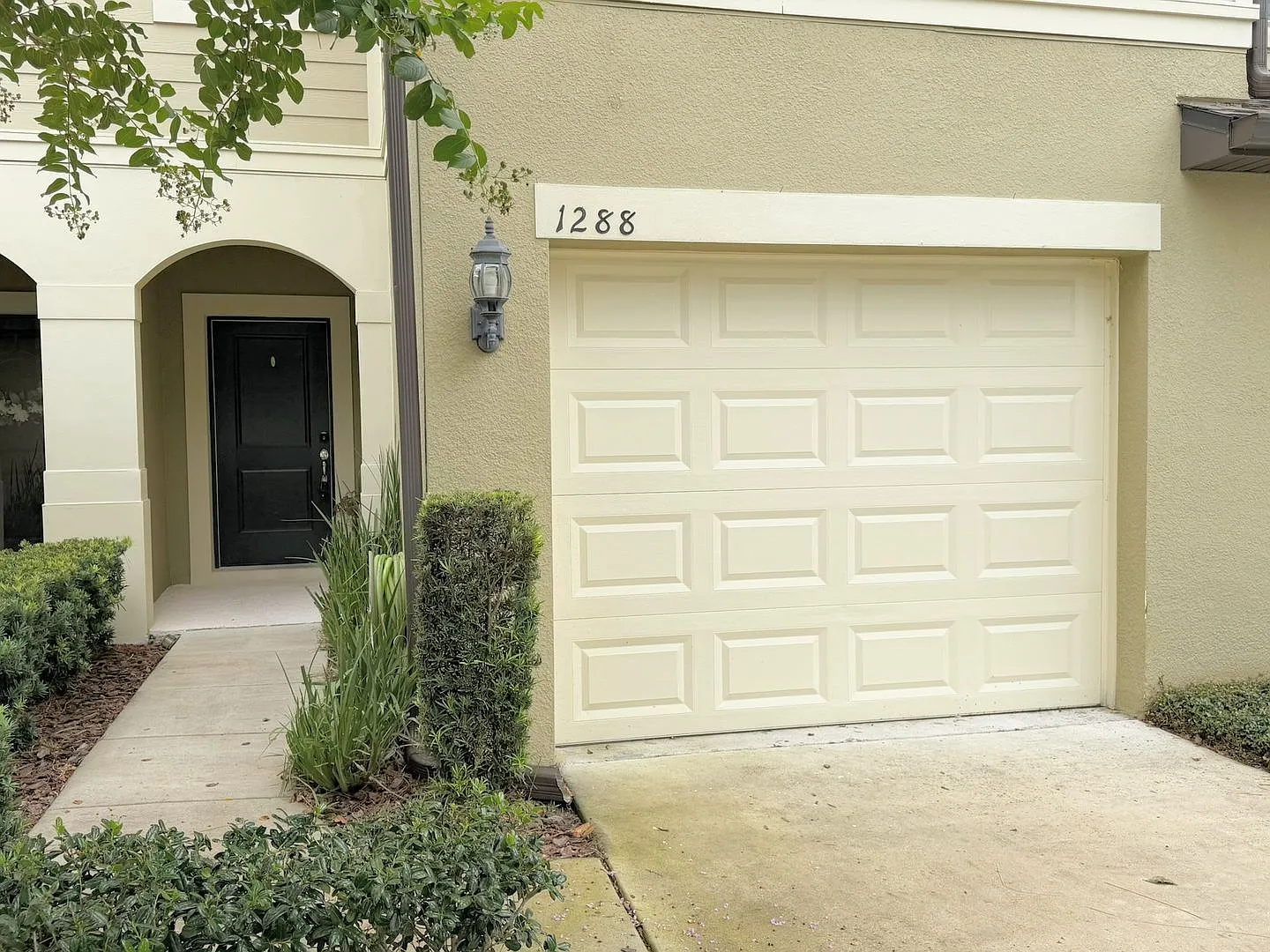 3 bed, 2.0 bath, 1708 sqft, $2,375 — Photo 2