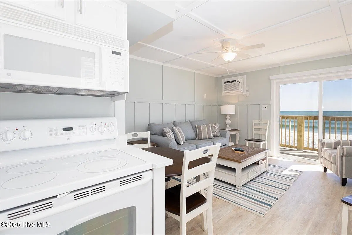2210 New River Inlet Rd — Photo 4