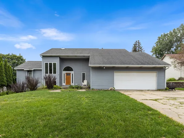 2630 Glencairin Dr NW, Grand Rapids, MI 49504