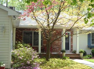 4 Cresthaven Ct, Sewell, NJ 08080