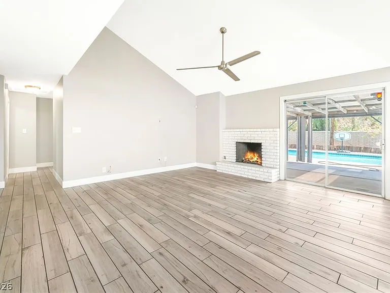 1713 Barnard Dr — Photo 6