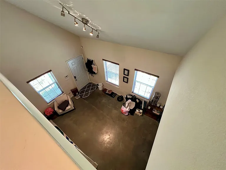 2409 Santa Rosa St — Photo 16