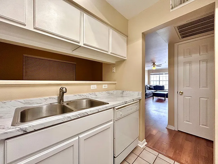 501 W 26th St #214 — Photo 9