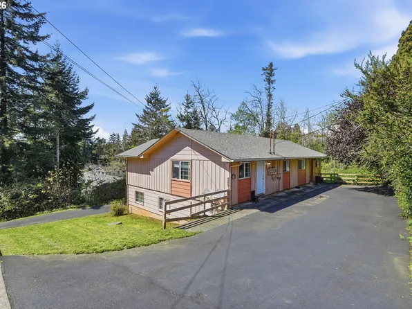 589 10th Ave, Coos Bay, OR 97420