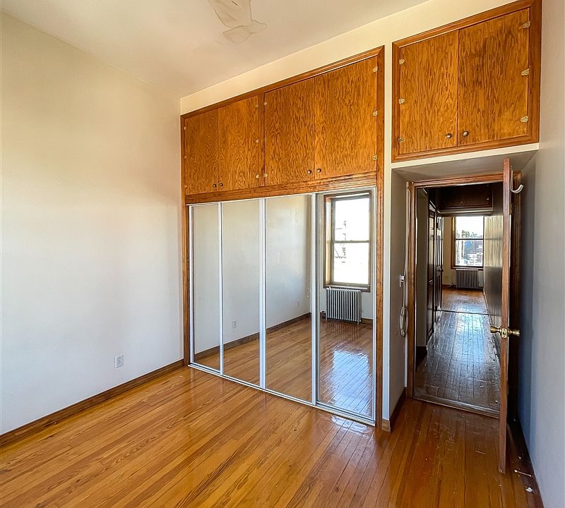 1st image of 3223 35th St APT 3R