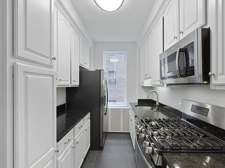 3260-70 N Lake Shore Drive — Photo 16