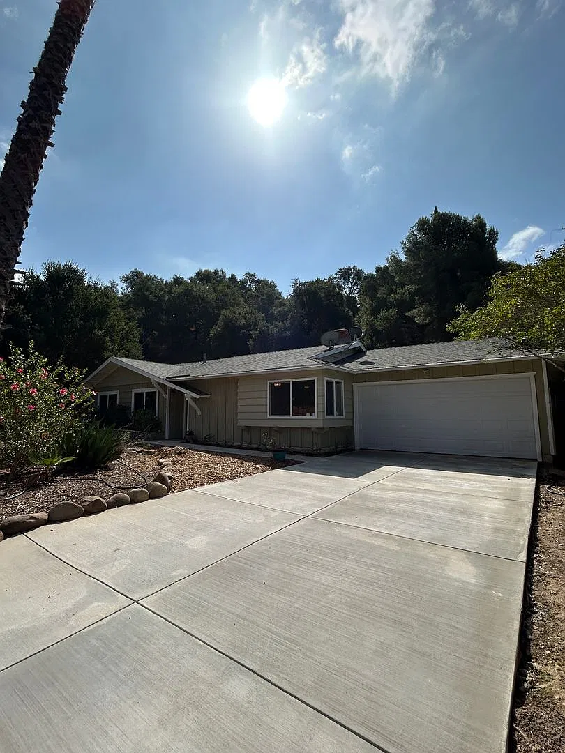 For Lease - Gorgeous Ojai 3+2 Home On Villanova Rd — Photo 2