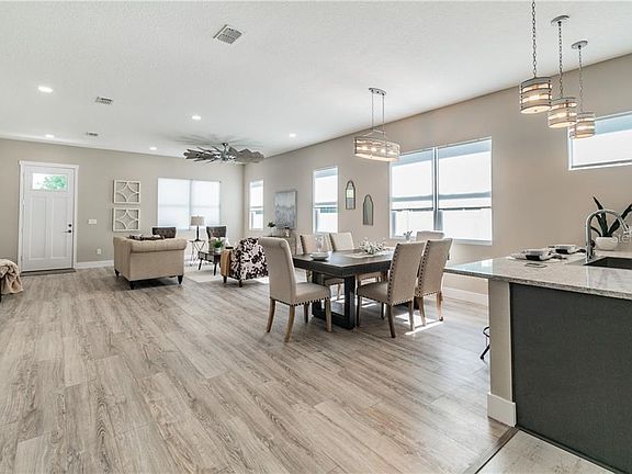 5th image of 125 Wisteria Ave